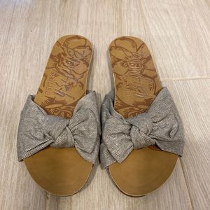 Slippers-Malibu Blowfish. Size: 7.5 USA. Gently used in good condition.